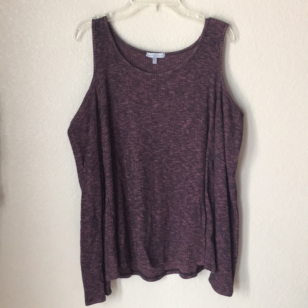 Charlotte Russe shoulder cut t-shirt